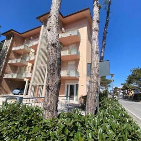 Embrace The Sea Breeze In Bibione Apartment Exterior photo