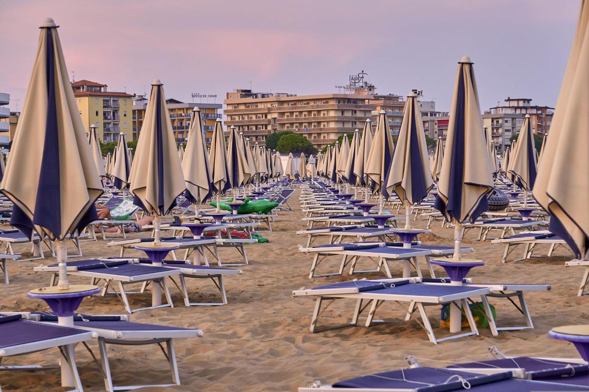 Embrace The Sea Breeze In Bibione Apartment Exterior photo