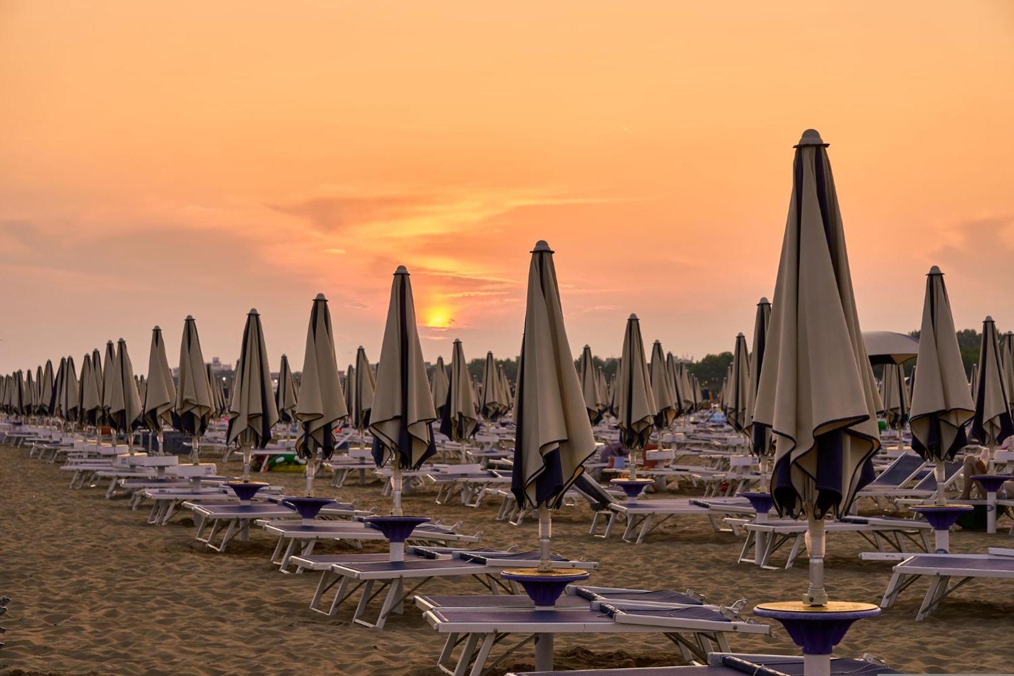 Embrace The Sea Breeze In Bibione Apartment Exterior photo