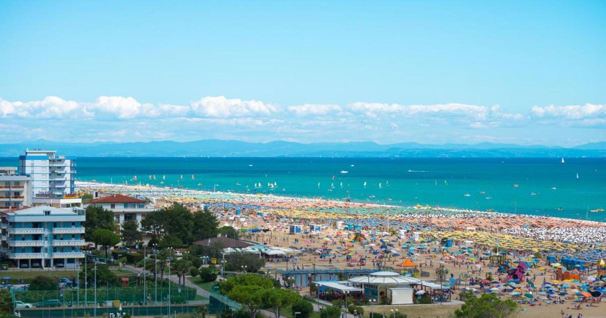 Embrace The Sea Breeze In Bibione Apartment Exterior photo